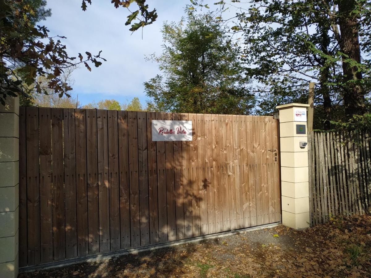 Les Roulottes Vesta Villa Leognan Exterior photo